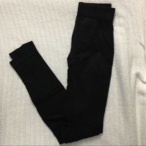 SOLD: Nikibiki Seamless Leggings